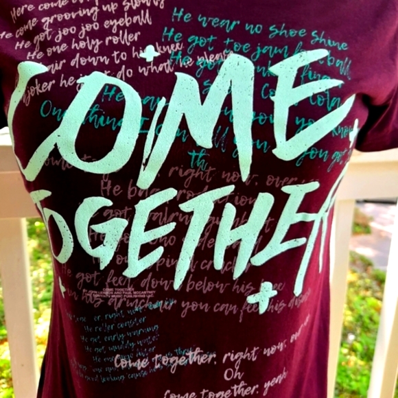 💚NEW!🎸🎙 #TheBeatles 🎵"Come Togther" Lyrics  t-shirt- 🎼🪕💜 - Picture 1 of 6